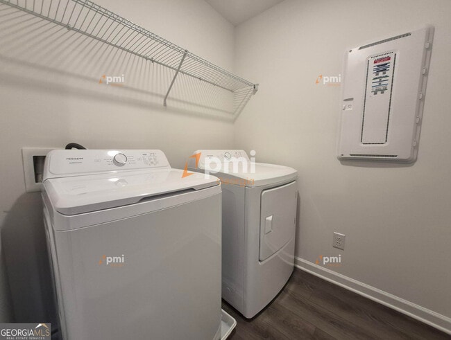 Foto del edificio - 140 Hazel Dr