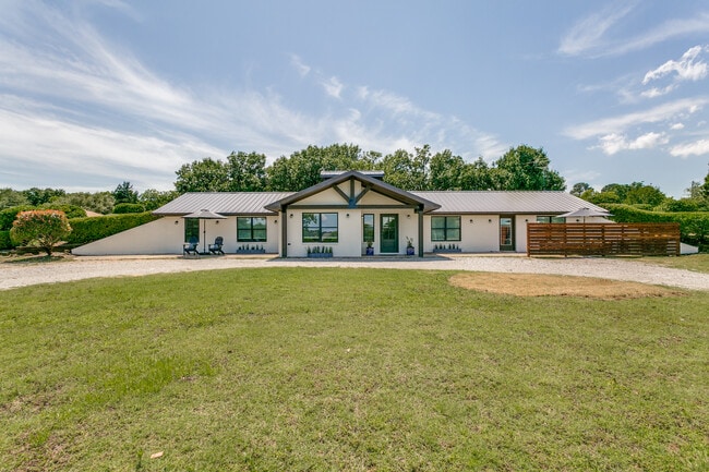 Building Photo - 1190 Sycamore Bend Rd