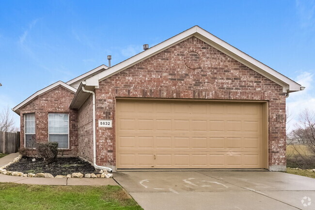 Building Photo - 5832 Melanie Dr