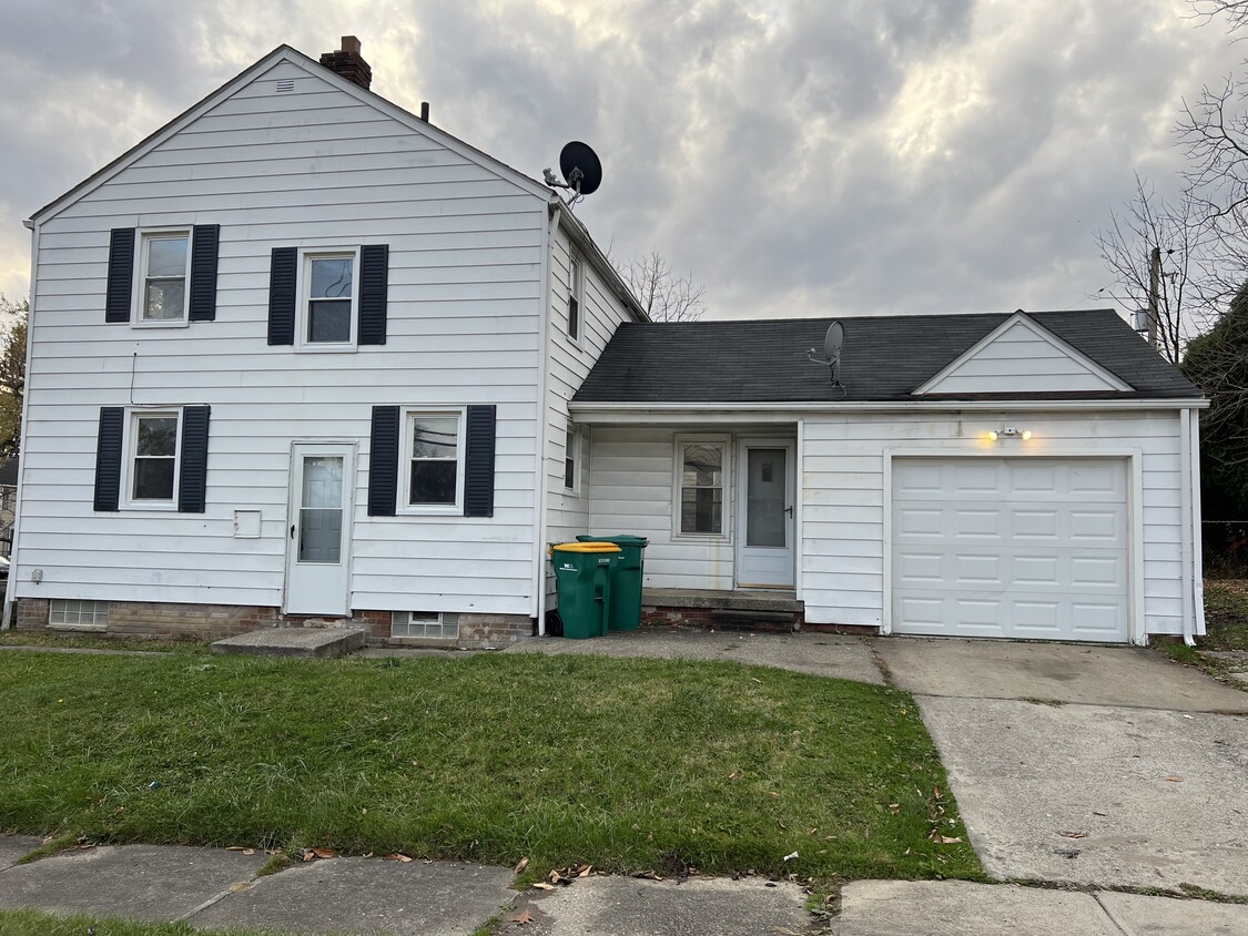 19707 Gardenview Dr, Maple Heights, OH 44137 House Rental in Maple