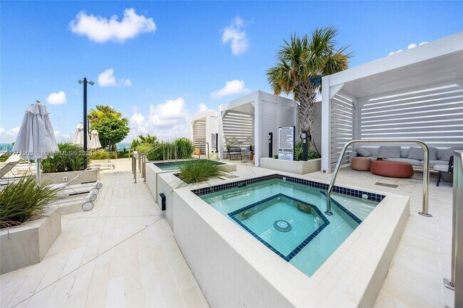 Foto del edificio - 300 Biscayne Boulevard Way