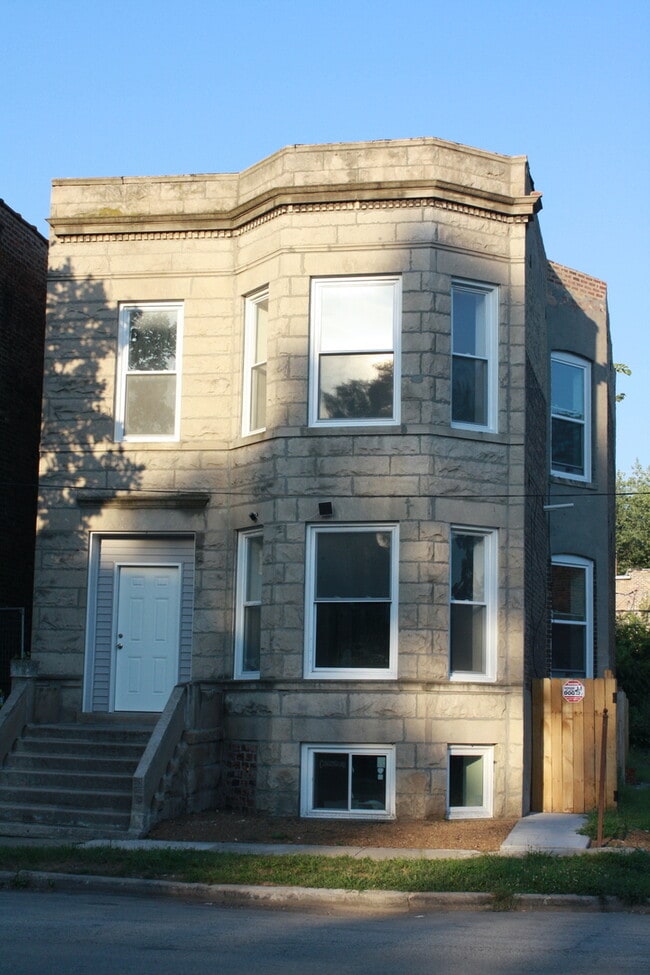 Building Photo - 6433 S Vernon Ave