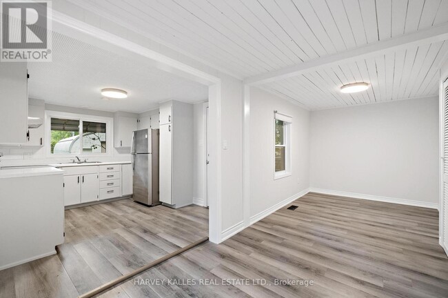 Building Photo - 158 Ruggles Ave