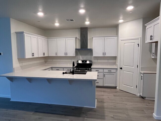Foto del edificio - BEAUTIFUL NEWER HOME IN WEST ROSEVILLE!!