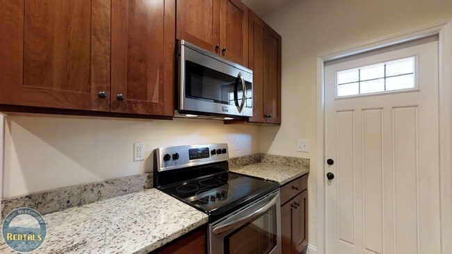 Interior Photo - Forrest Edge Townhomes! - 4bd/4ba: Centrally Located! Upscale Student Living!