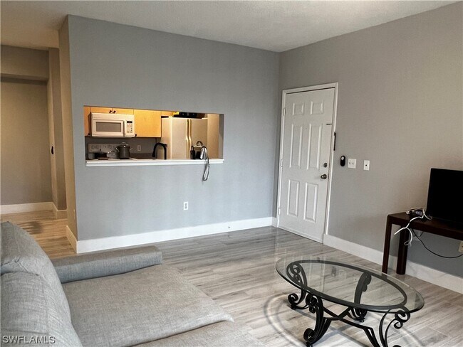 Foto del edificio - 1235 Reserve Way