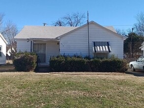 Building Photo - 416 N 1st St