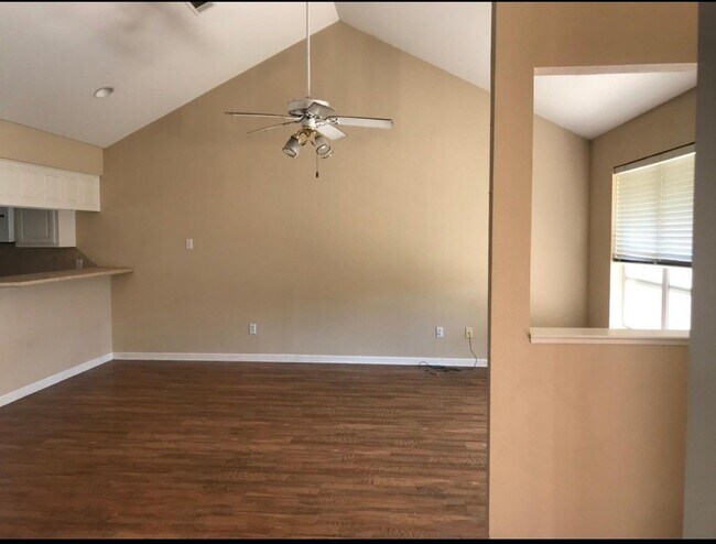 Foto del edificio - 527 N Avenue Y