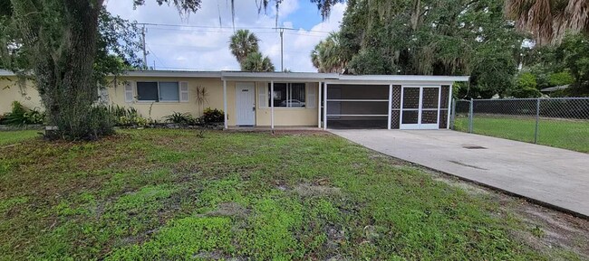 Foto del edificio - 2483 Lakeshore Cir