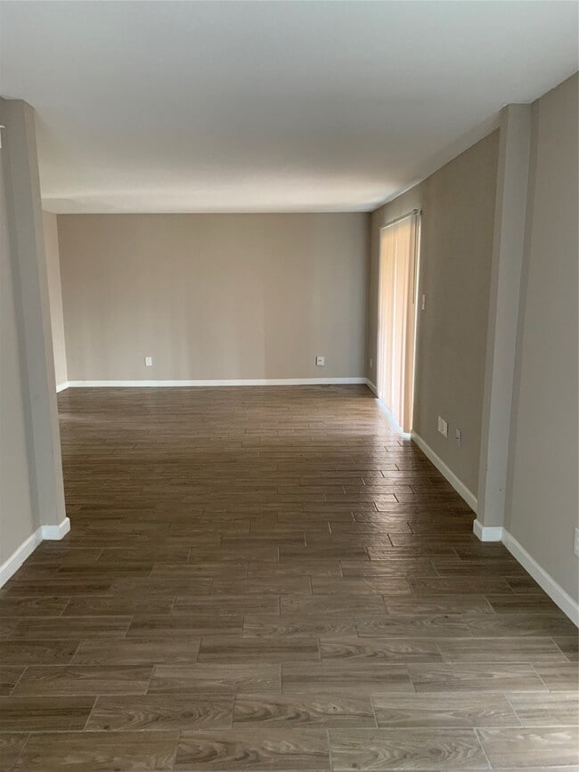 Building Photo - 5625 Antoine Dr Building Photo - 5625 Antoine Dr