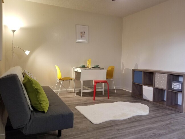 Foto del edificio - 1625 W Missouri Ave