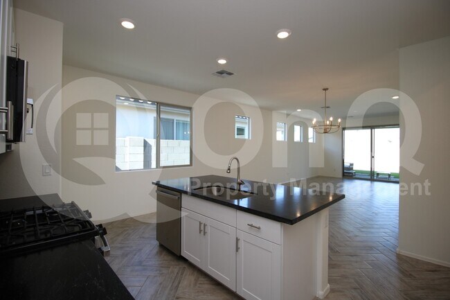 Building Photo - 13133 N 146th Ln