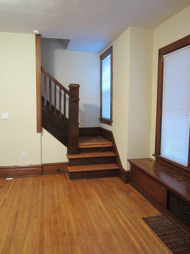 Building Photo - 2444 Deming Ave