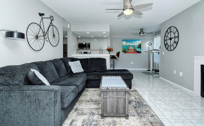 Sala de estar - 850 S Tamiami Trl