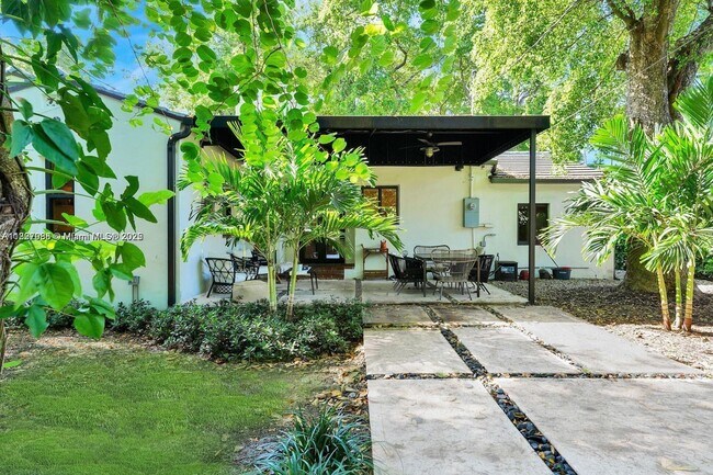 Foto del edificio - 45 NE 98th St