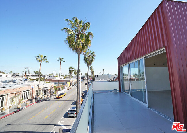 Foto del edificio - 1134 Abbot Kinney Blvd