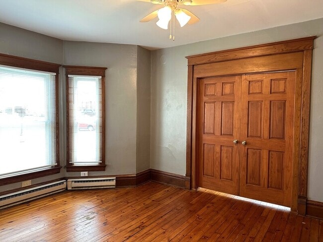 Building Photo - 200 S Throop St Unit 1