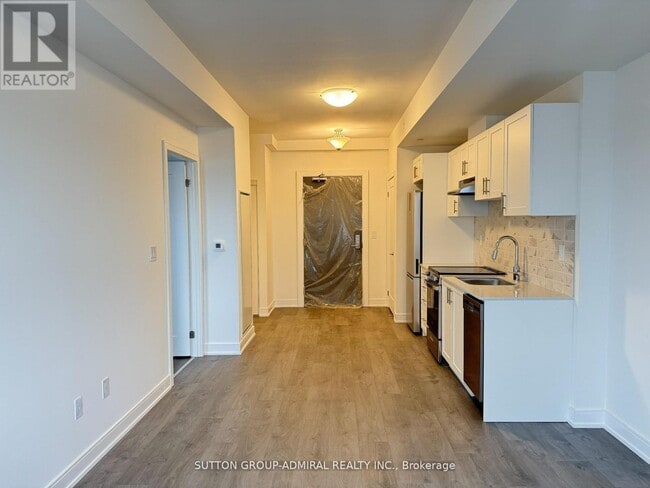 Building Photo - 705 Davis Dr