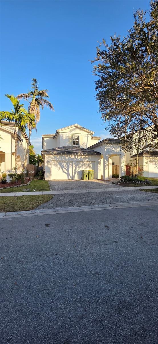 Foto del edificio - 215 NE 36th Avenue Rd