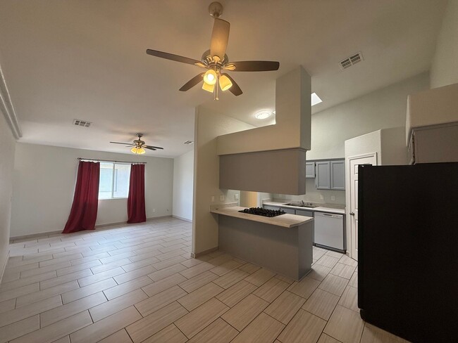 Foto del edificio - 2014 Gates Ave