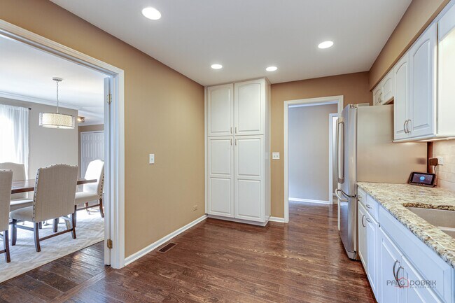 Foto del edificio - 837 Suffield Square