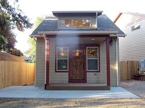 Building Photo - 1215 Douglas St