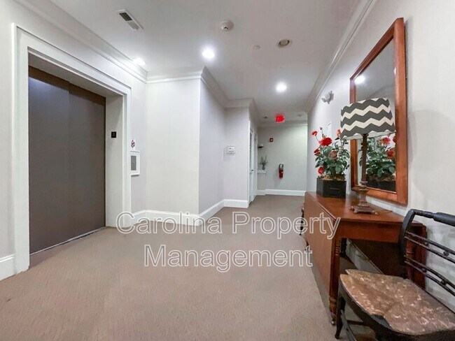 Foto del edificio - 518 Clarice Ave