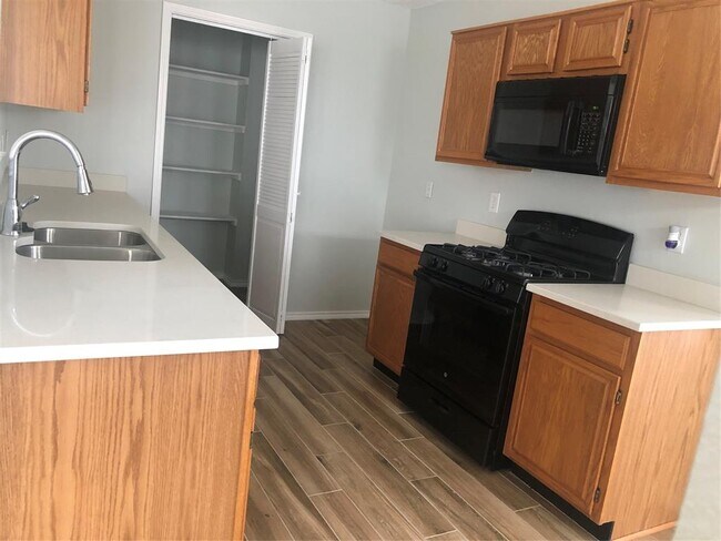 Building Photo - 5210 Whitehaven Dr