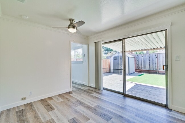 Building Photo - 800 W Hacienda Ave
