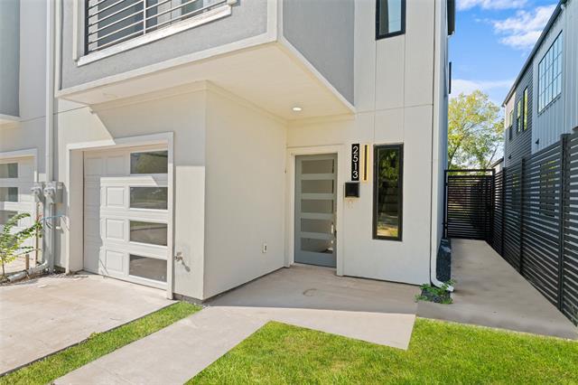 Foto del edificio - 2513 Crossman Ave