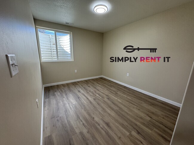 Foto del edificio - All Utilities Included, 1 Bed, New Renovation, Lower Level