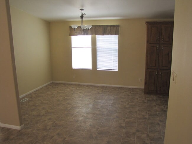 Building Photo - 4 Bedrooms in Hansen Tract