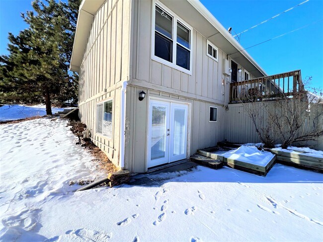 Building Photo - 30481 Chestnut Dr