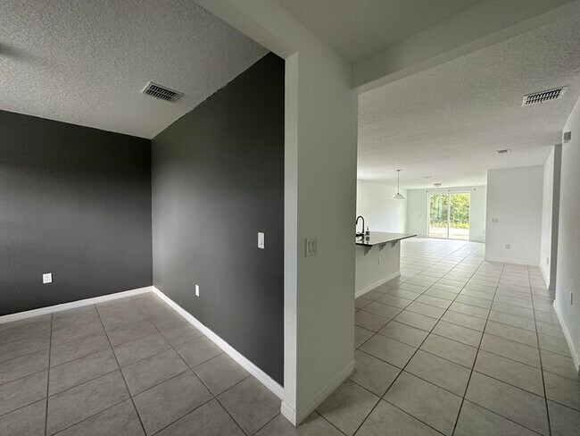 Building Photo - 549 Vista Villages Blvd