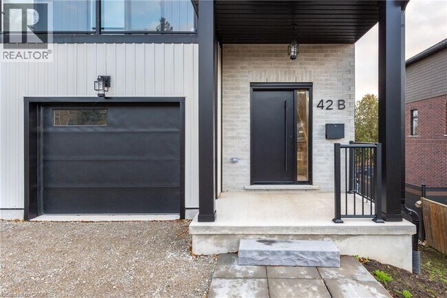 Photo du bâtiment - 42 Wellington St