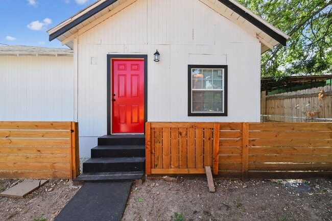 Building Photo - 427 Floyd Ave