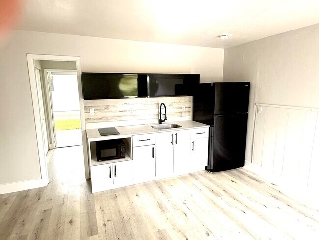 Foto del edificio - 720 NE 7th St