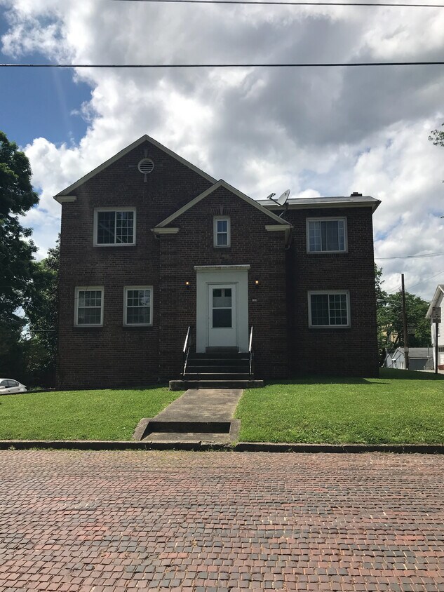 805 Somerset Dr Unit 1, Charleston, WV 25302 Apartment for Rent in