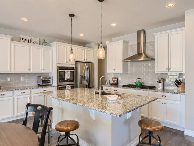 Building Photo - Castle Oaks 6 Bedroom Home With Finished Basement (Available September 7th)