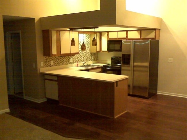 Building Photo - 30618 Oakridge Manor Dr