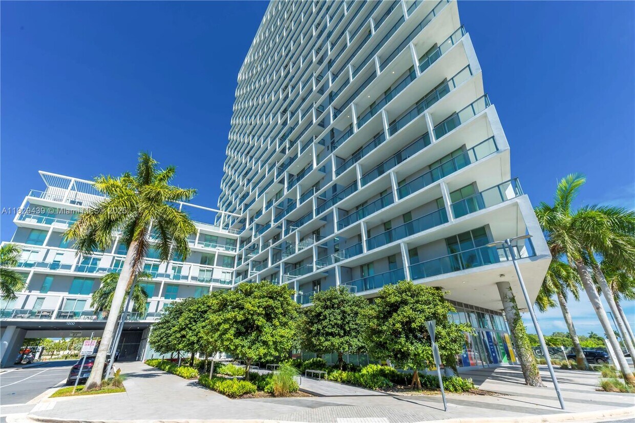 Primary Photo - 2000 Metropica Wy