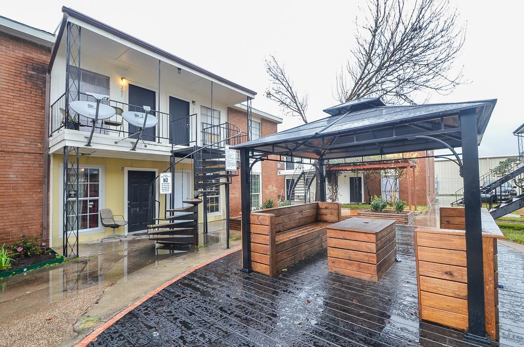 Foto principal - 122 E Crosstimbers St