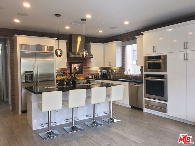 Building Photo - 12860 W S Seaglass Cir