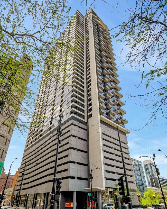 Building Photo - 235 W Van Buren St