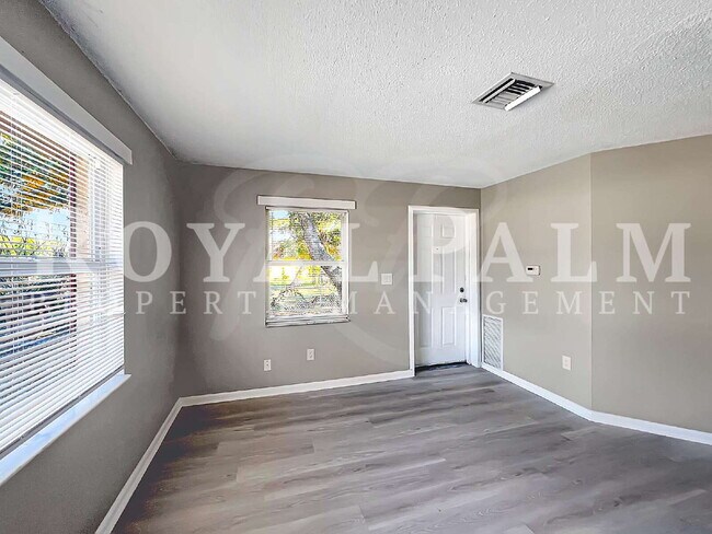 Foto del edificio - 1BR/1BA First Street Fort Myers - Freshly Renovated & Actually Affordable!
