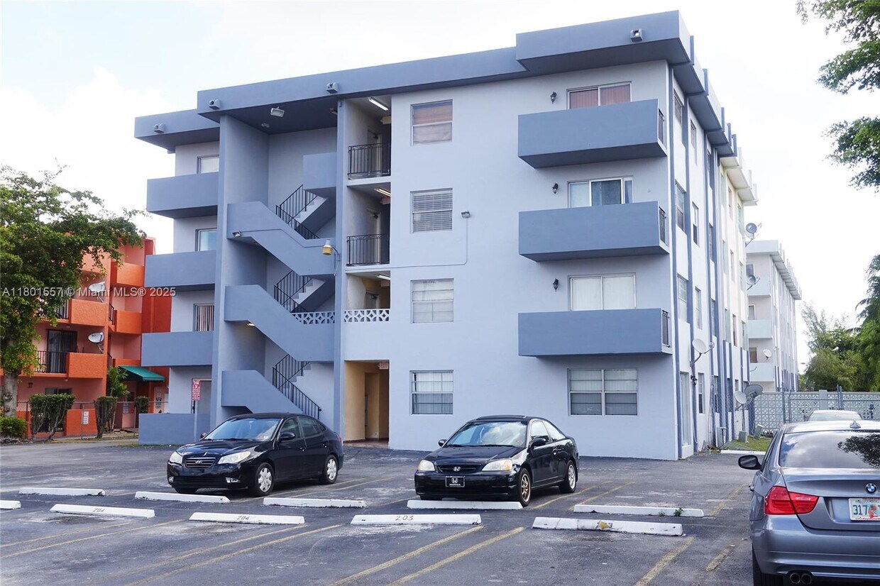 Foto principal - 495 NW 72nd Ave