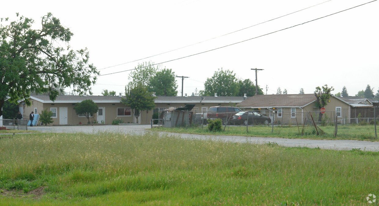 Primary Photo - 13050 Harding Ave