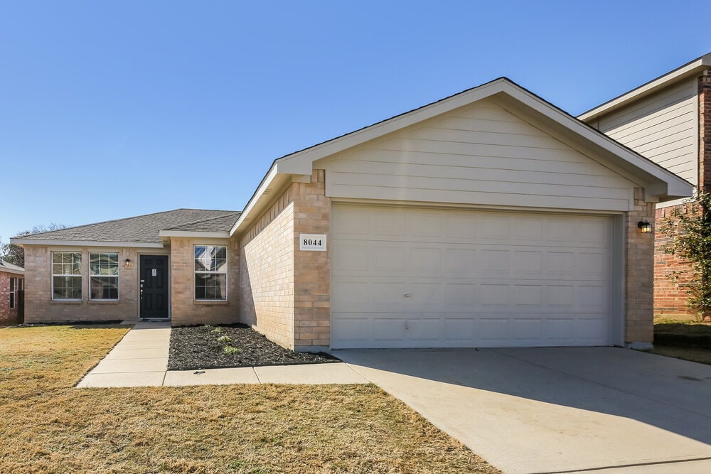 Foto principal - 8044 Brook Ridge Dr