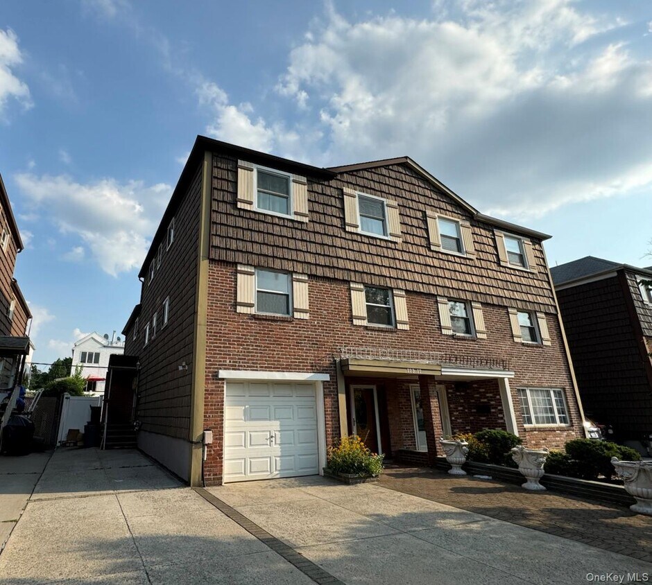 Foto principal - 225-22 59th Ave