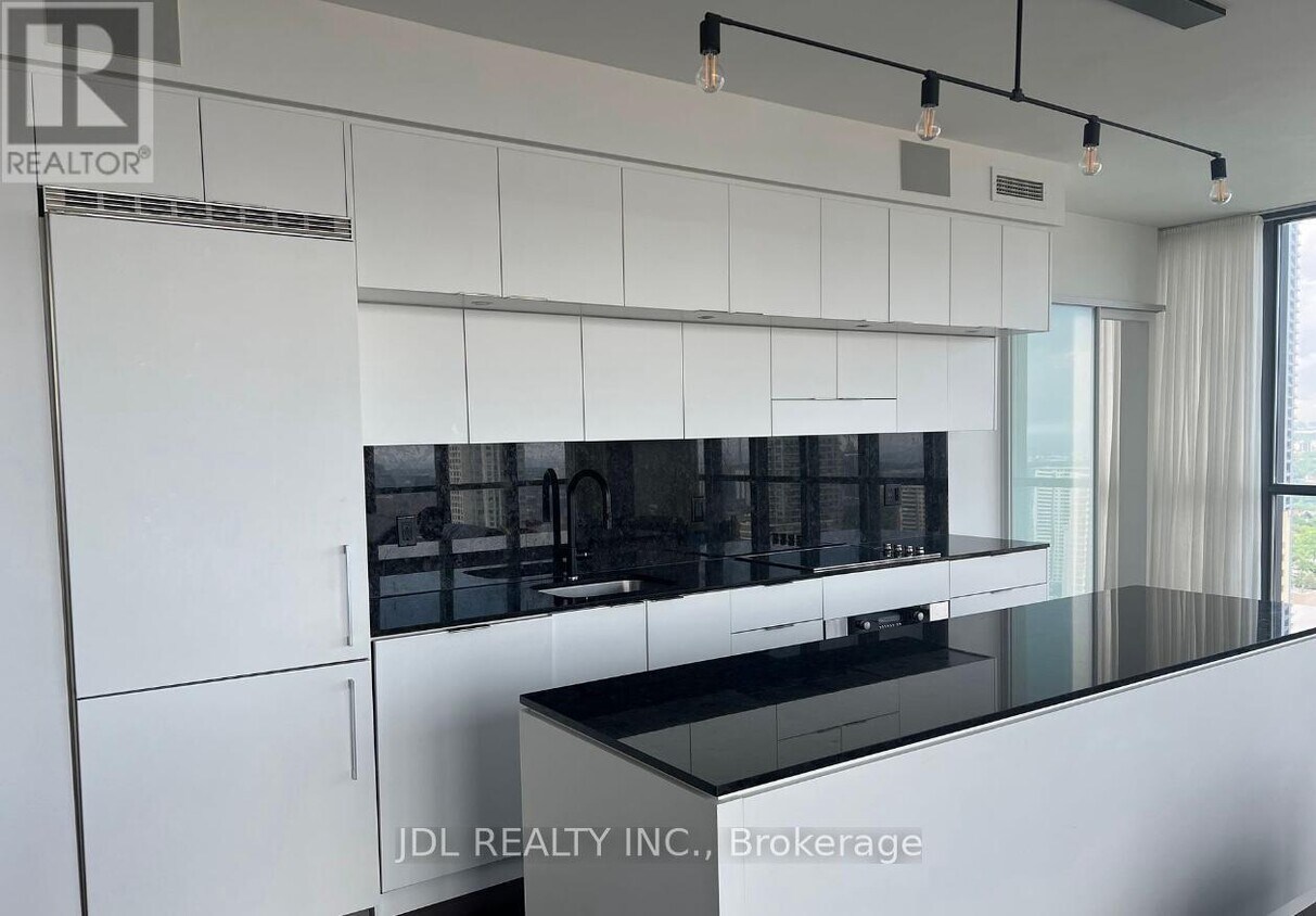 Photo du bâtiment - 110 Charles St E